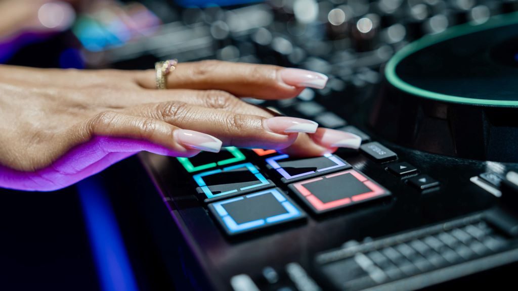 Denon DJ PRIME 4 G2, PRIME 4+, Engine DJ, Stems, DJ controller, console DJ, standalone DJ, SoundSwitch