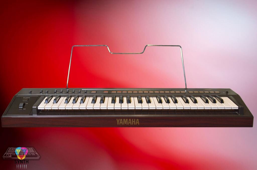 Yamaha, Yamaha CE 20, sintetizzatori vintage, sintesi FM, Yamaha DX7, tastiere vintage, storia dei sintetizzatori, strumenti musicali elettronici, sintetizzatori digitali, Yamaha GS1, riccardo gerbi, giorgio marinangeli, marcello colò, synth legend