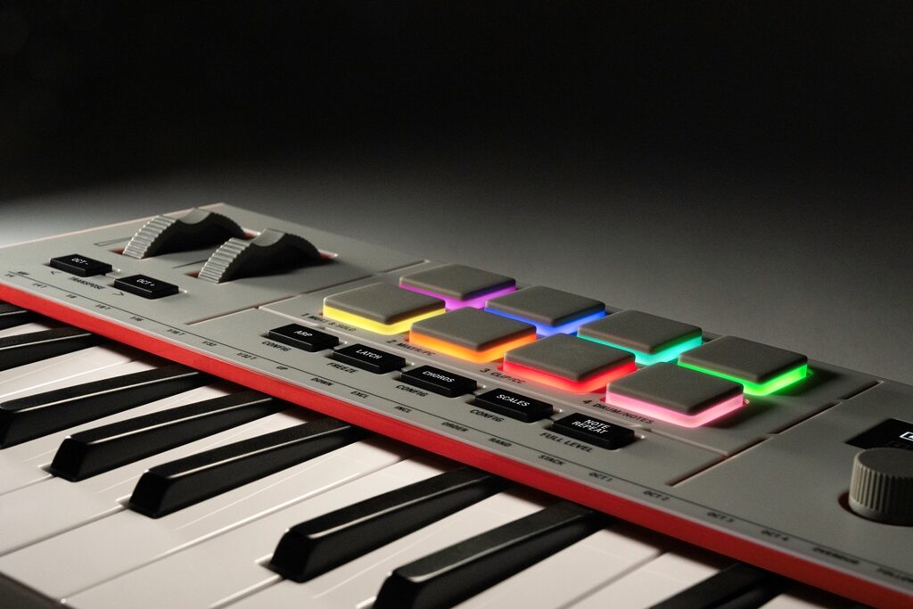 Akai Professional MPK Mini Plus II, Master keyboard MIDI, Controller MIDI, Tastiere MIDI, MPC, Produzione musicale, Ableton Live, Native Instruments, Sintetizzatori modulari, news, midiware