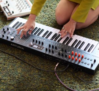 Arturia, MiniFreak 49, sintetizzatori, sintetizzatori ibridi, sintesi digitale, sintesi analogica, wavetable, sintesi granulare, sound design, tastiere musicali, MIDI, news, algam eko