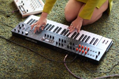 Arturia, MiniFreak 49, sintetizzatori, sintetizzatori ibridi, sintesi digitale, sintesi analogica, wavetable, sintesi granulare, sound design, tastiere musicali, MIDI, news, algam eko
