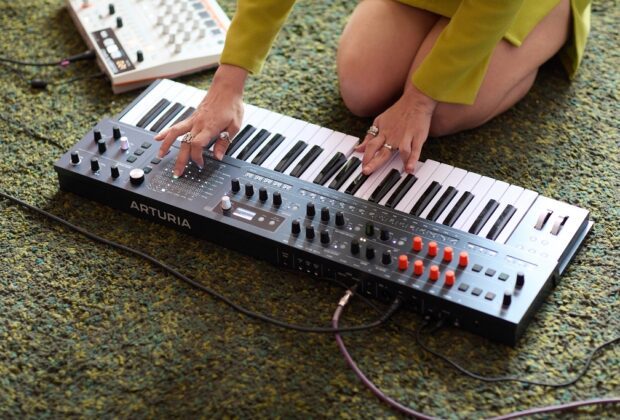 Arturia, MiniFreak 49, sintetizzatori, sintetizzatori ibridi, sintesi digitale, sintesi analogica, wavetable, sintesi granulare, sound design, tastiere musicali, MIDI, news, algam eko