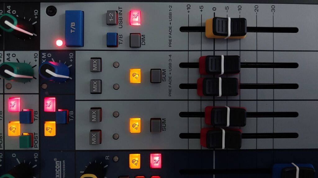 Exhibo, Luca Pilla, mixer analogico professionale, recensione mixer analogico, Soundcraft, soundcraft sapphyre, soundcraft signature plus, soundcraft signature plus review, soundcraft gb, test, news